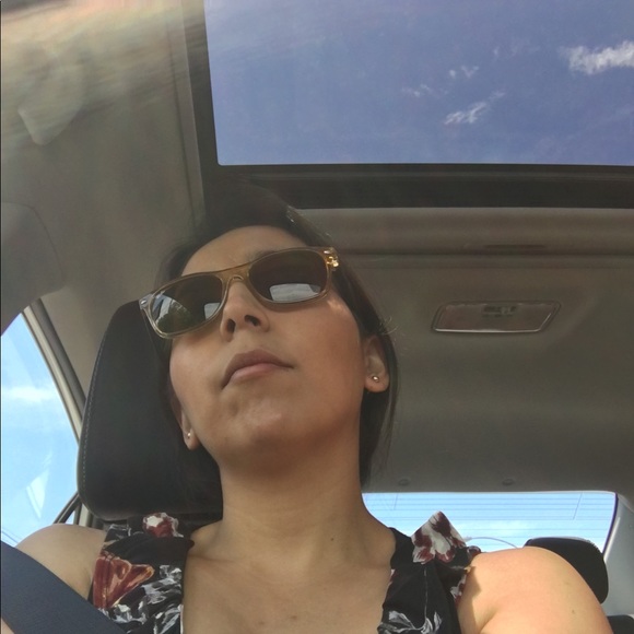 Meet your Posher, Cristina - Picture 1 of 1